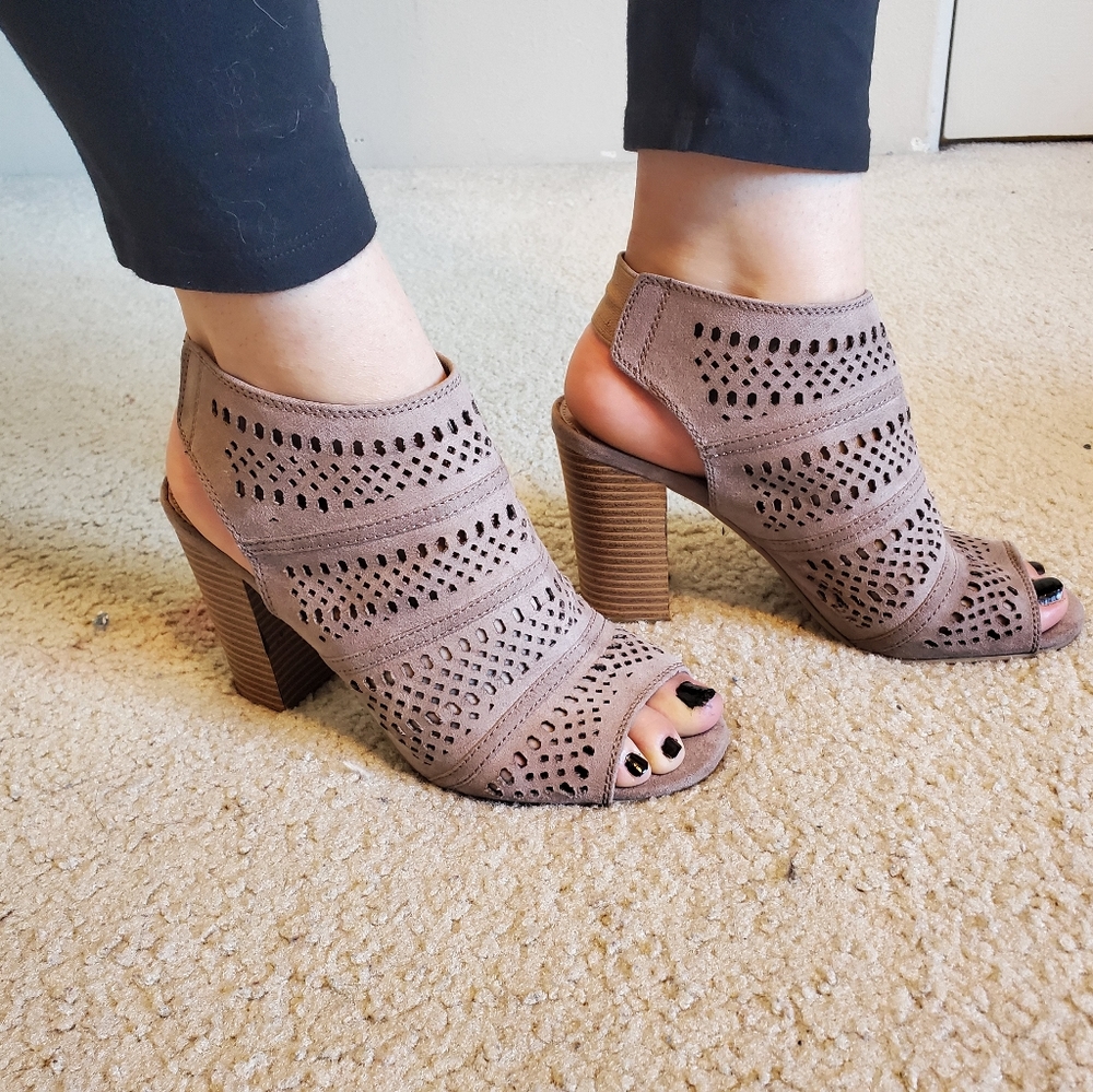 Super cute Lauren Conrad Sandal Heels